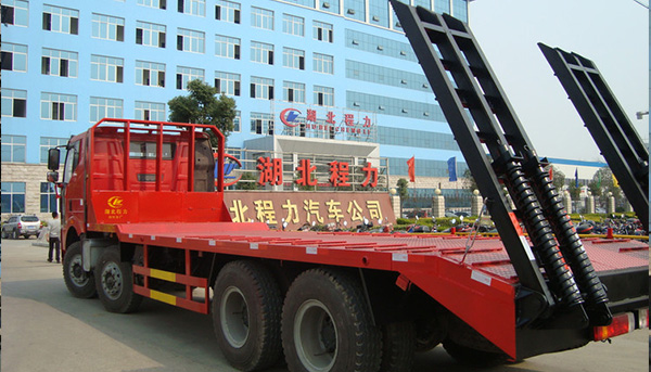 湖北程力集團平板運輸車的保養(yǎng)與介紹